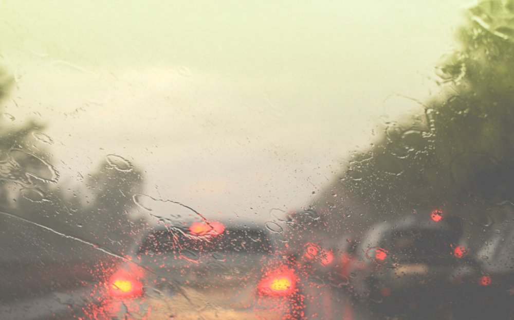 Pegou chuva? Detran.SP orienta motorista a dirigir com segurança